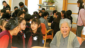 岐阜県多治見市の総合福祉ひまわり 幼稚園との交流